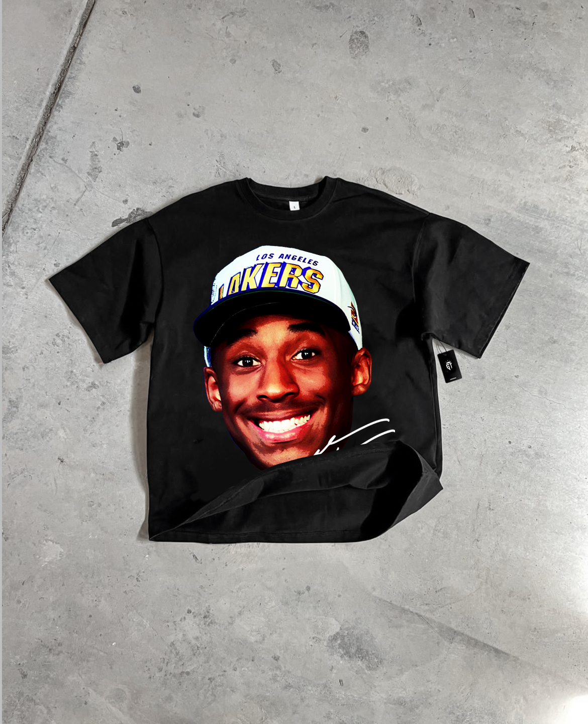 KOBE "THE ARRIVAL" OVERSIZED FIT